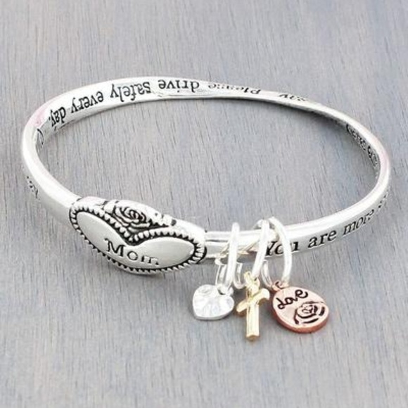 Jewelry - NWT Mom Heart Silvertone Twist Bangle W/Charms